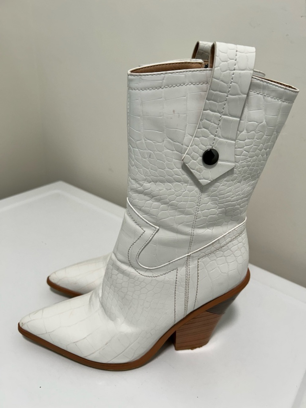 Fashion Nova White Croc Embossed Cowboy Boots Size 7
